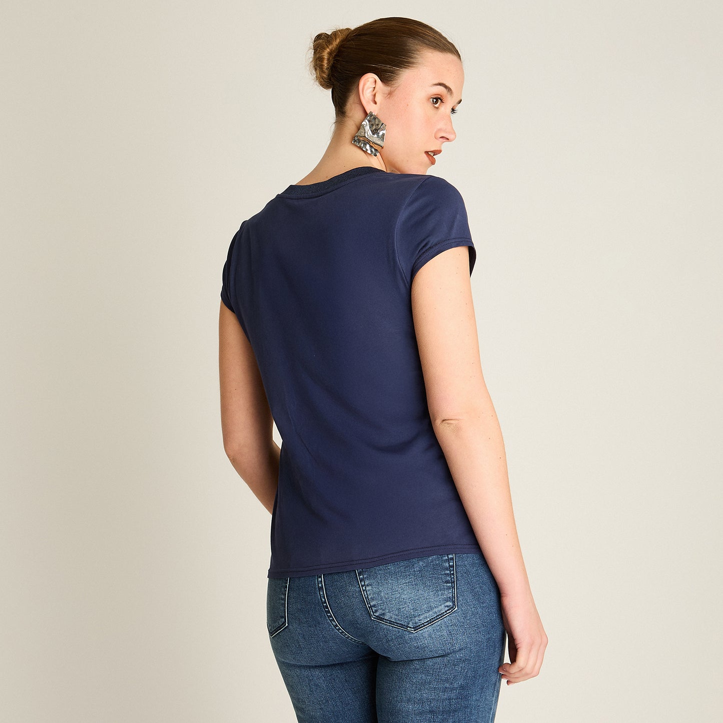 Polera Indigo Manga Corta Elasticidad Media Sin Forro Calce Normal Tela Punto Y Plano
