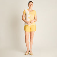 Polera Mostaza Manga Corta Elasticidad Media Sin Forro Calce Normal Tela Punto Y Plano