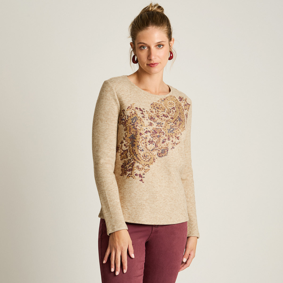 Polera Beige de Lanilla con Estampado Floral Localizado