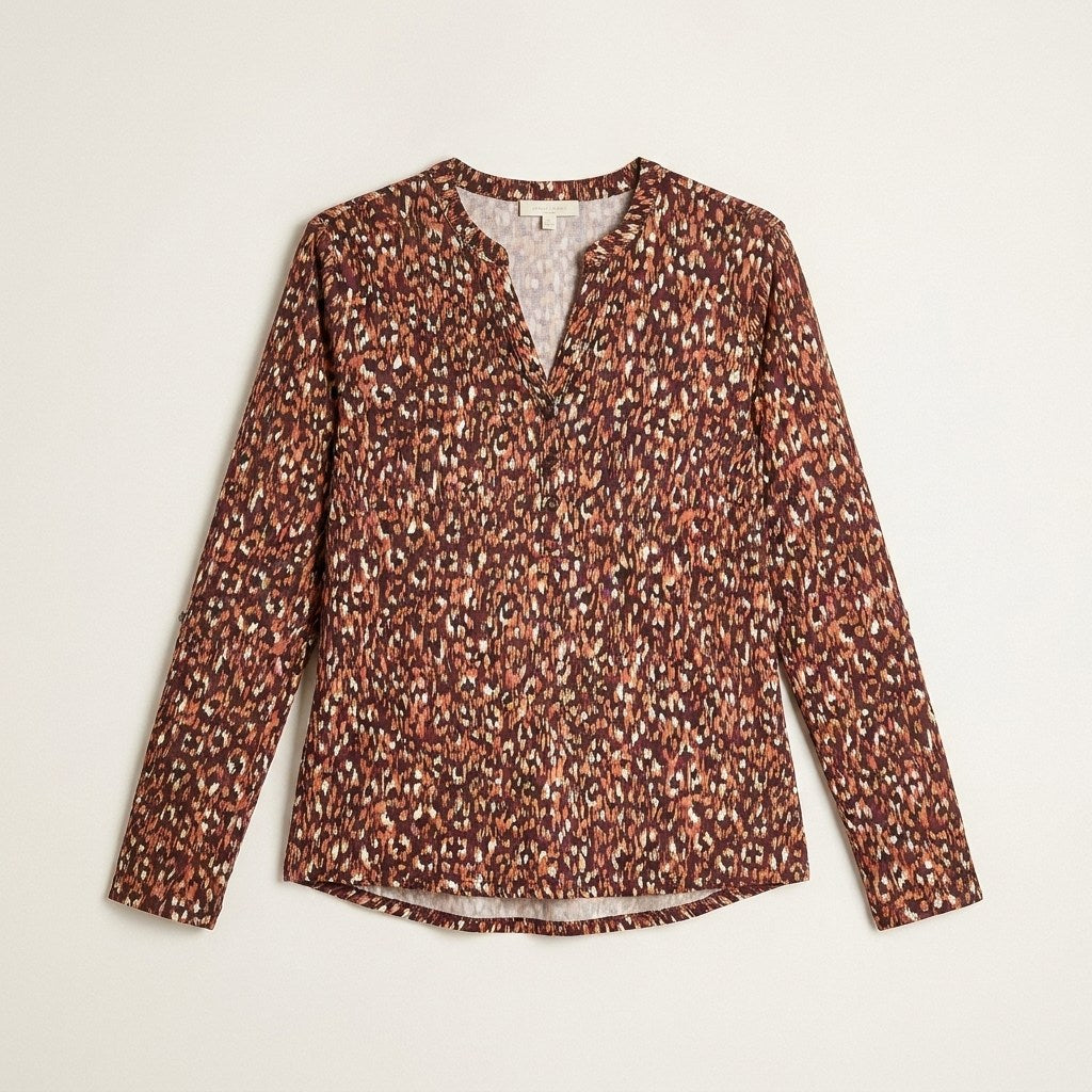 Polera Terracota Estampada Escote Mao en plano