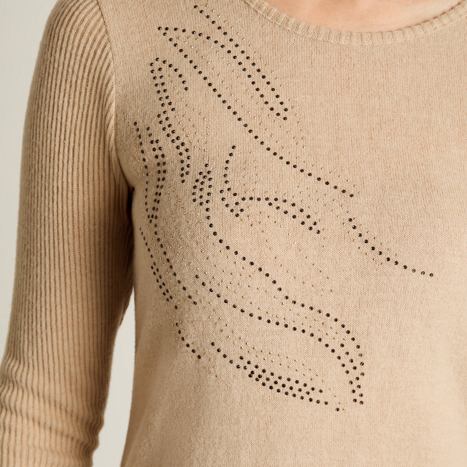 Polera Beige Manga Larga Elasticidad Media Sin Forro Calce Normal Tela Punto
