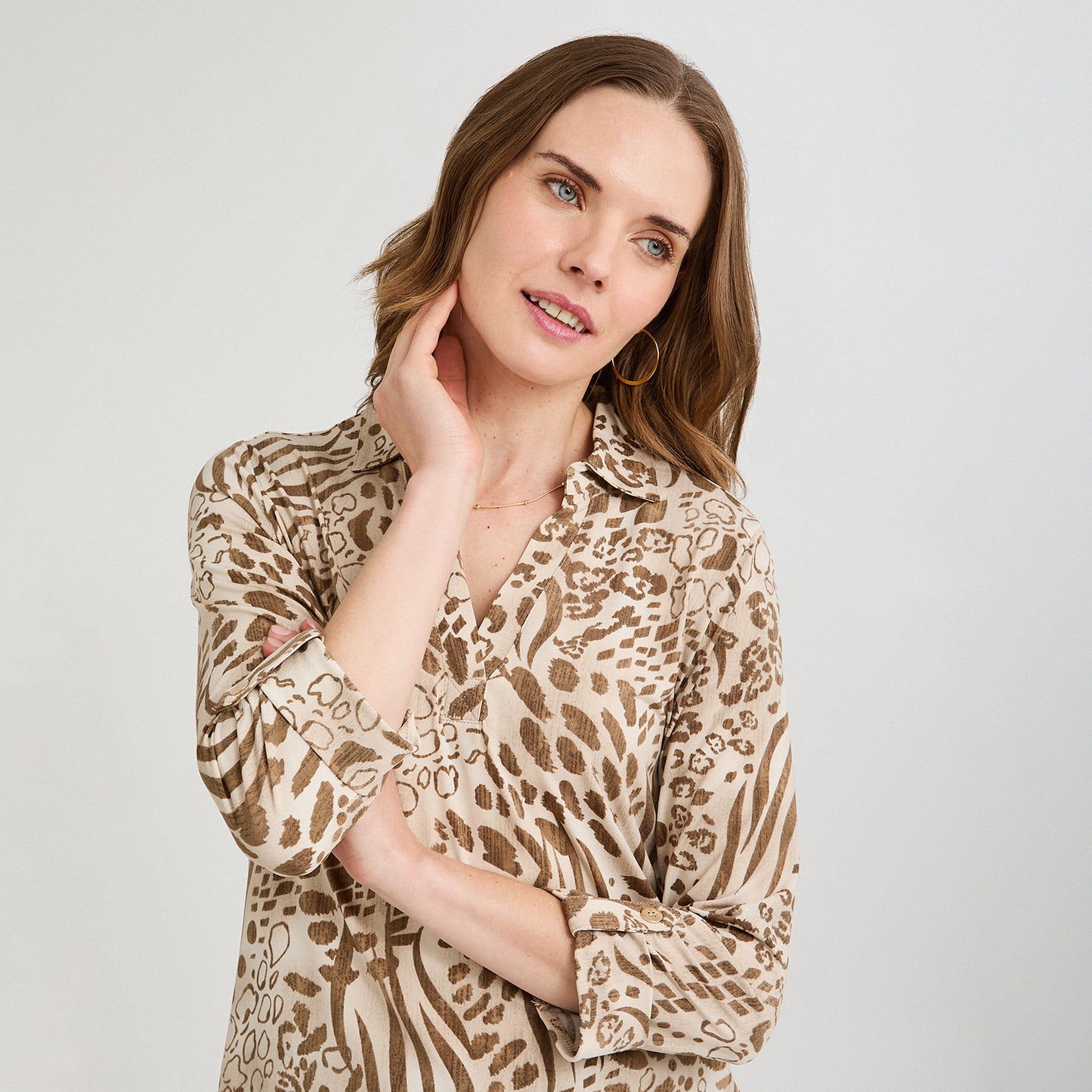 Polera Manga 3/4 Cuello Camisero Estampada Beige