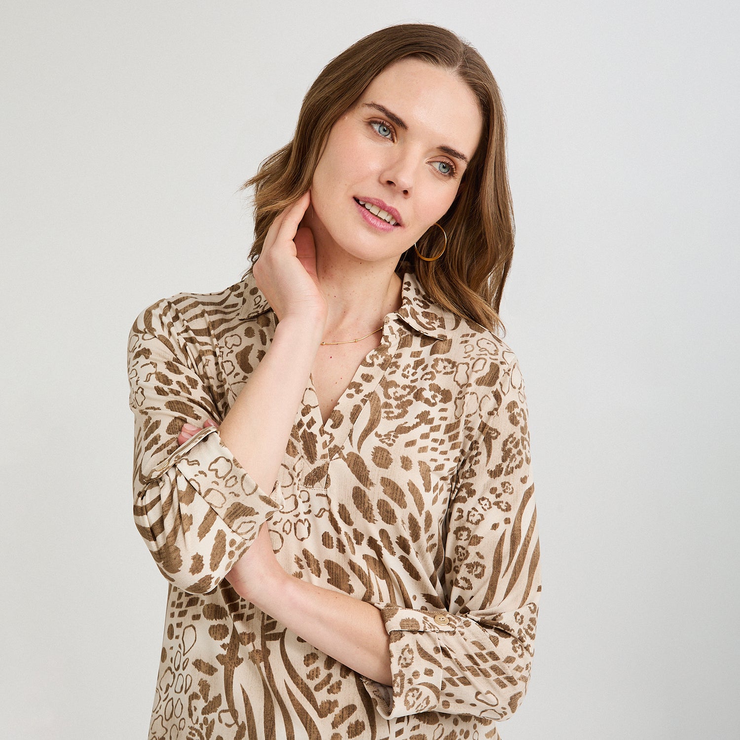 Polera Manga 3/4 Cuello Camisero Estampada Beige