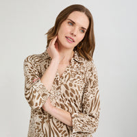 Polera Manga 3/4 Cuello Camisero Estampada Beige