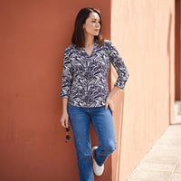 Polera Manga 3/4 Cuello Camisero Estampada Azul lifestyle