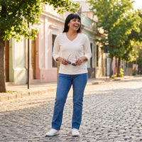 Polera Manga Larga Lisa con Botones en Hombro Crudo lifestyle
