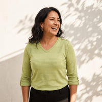 Polera Manga Larga Lisa con Botones en Hombro Verde lifestyle