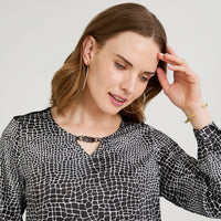 Polera Mix Fabric Print Frontal Negro