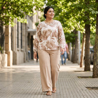 Polera Mix Fabric Print Frontal Beige lifestyle