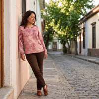 Polera Mix Fabric Print Frontal Rosado lifestyle