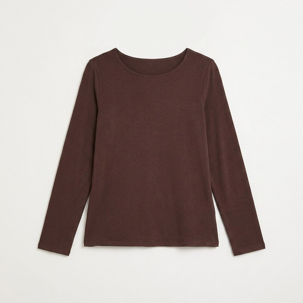 Polera Escote Redondo Lisa Básica Café en plano