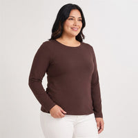 Polera Escote Redondo Lisa Básica Café en modelo plus size