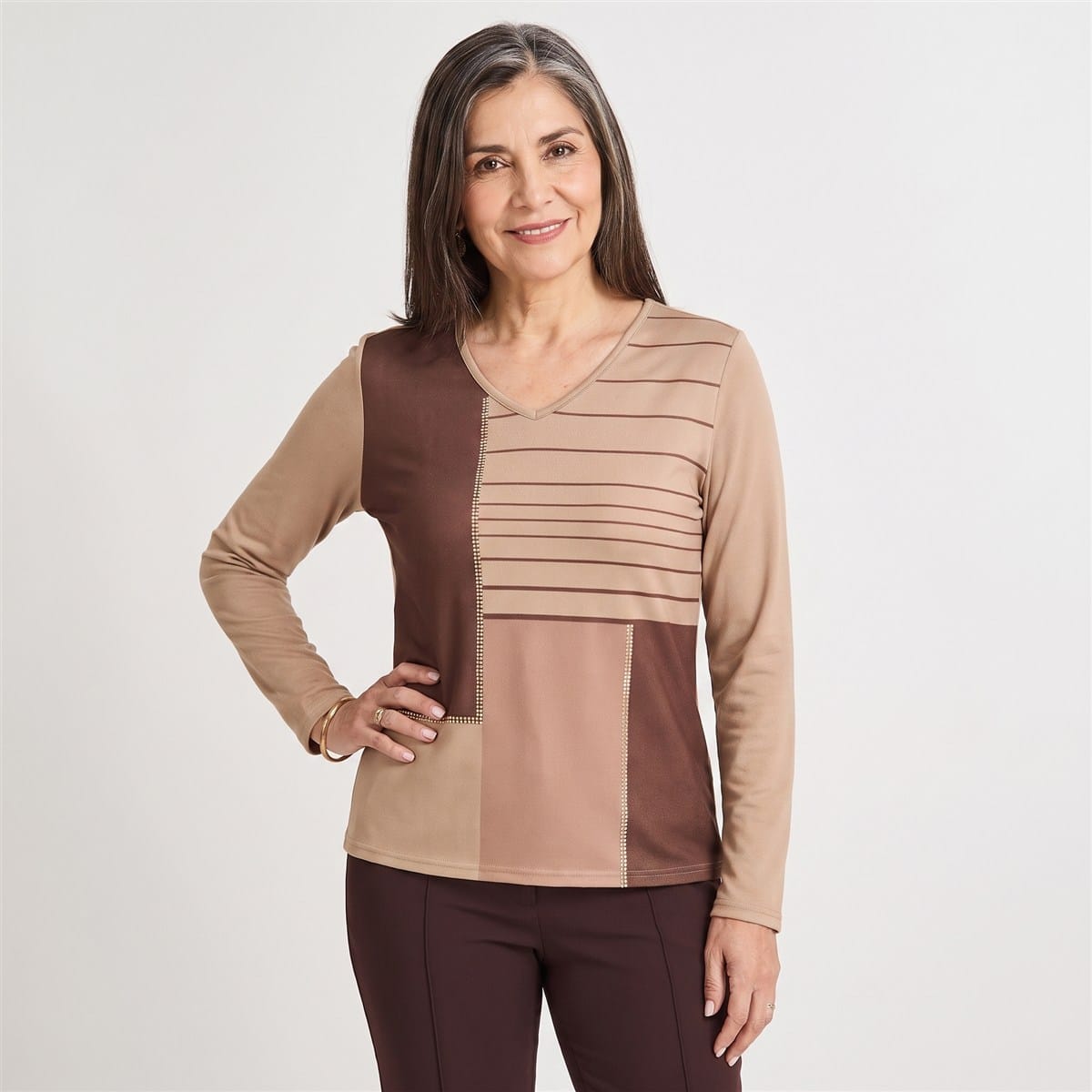 Polera Lanilla Bloques de Color con Strass Café en modelo adulta