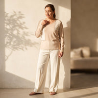 Polera Lanilla Bloques de Color con Strass Beige lifestyle