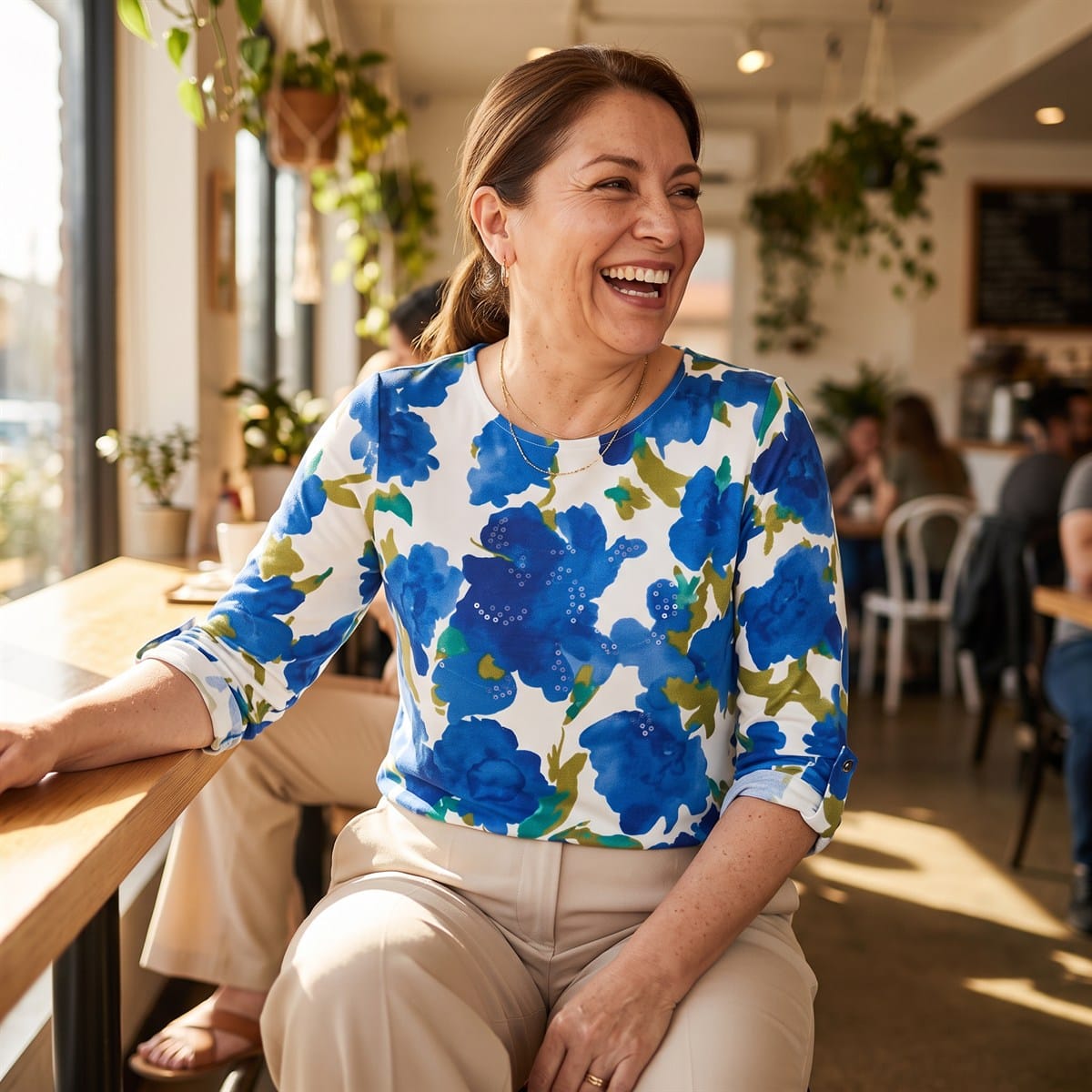 Polera Lanilla Estampada con Aplicación de Lentejuelas Azul lifestyle