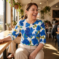 Polera Lanilla Estampada con Aplicación de Lentejuelas Azul lifestyle