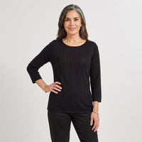 Polera Escote Redondo Manga 3/4 Negro en modelo adulta