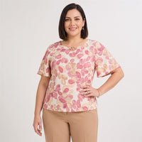 Polera Manga Corta Estampada Rojo en modelo plus size