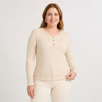 Polera Manga Larga con Lurex Botones en Escote Amarillo en modelo plus size