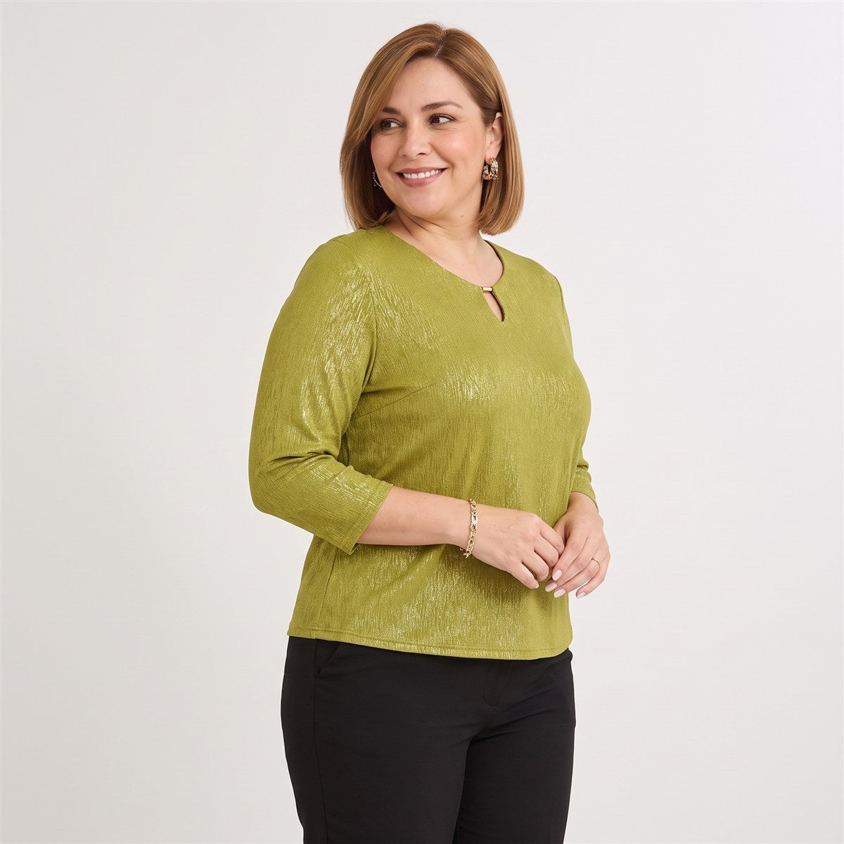 Polera Manga 3/4 con Lurex Verde en modelo plus size