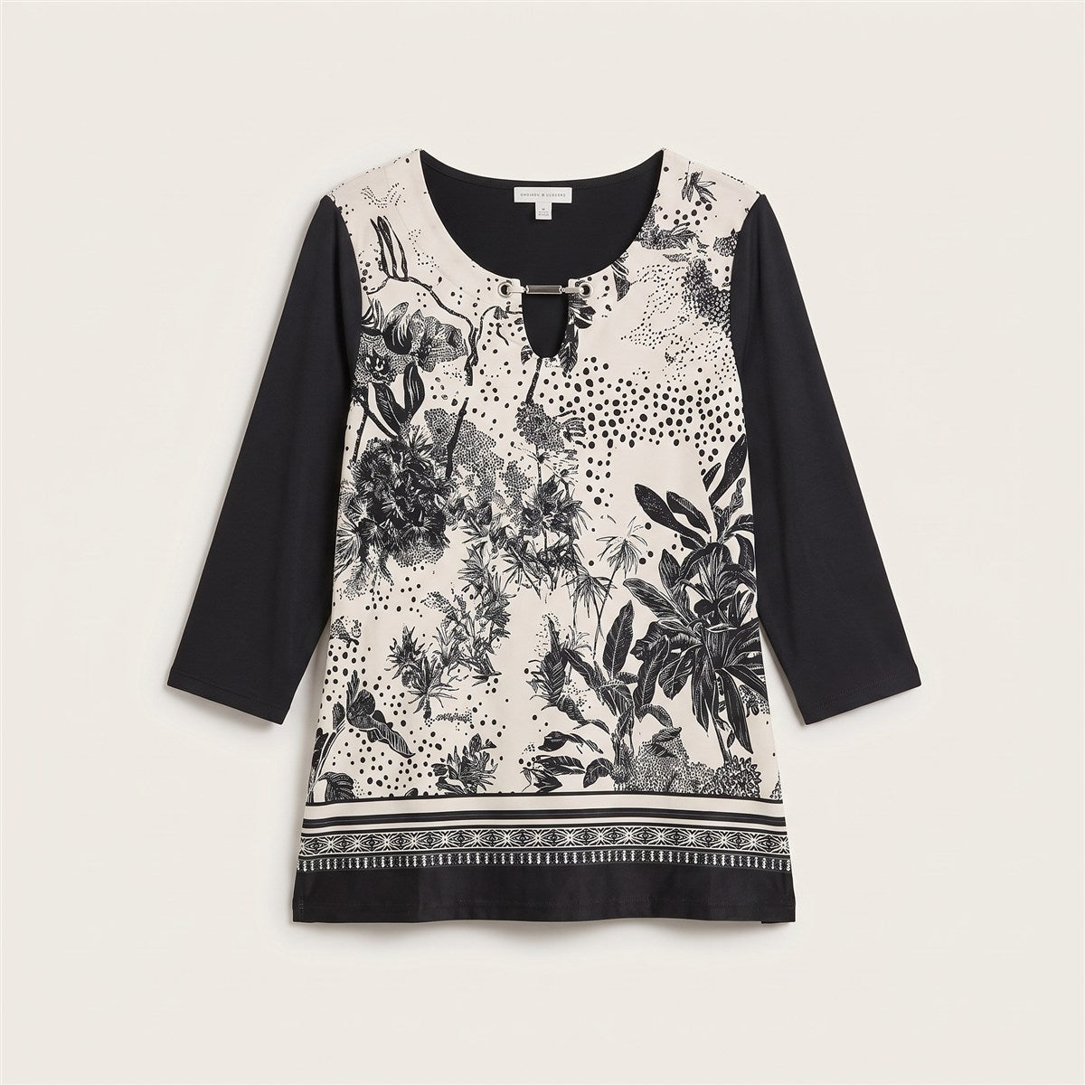 Polera Polyspandex Manga 3/4 Negro en plano