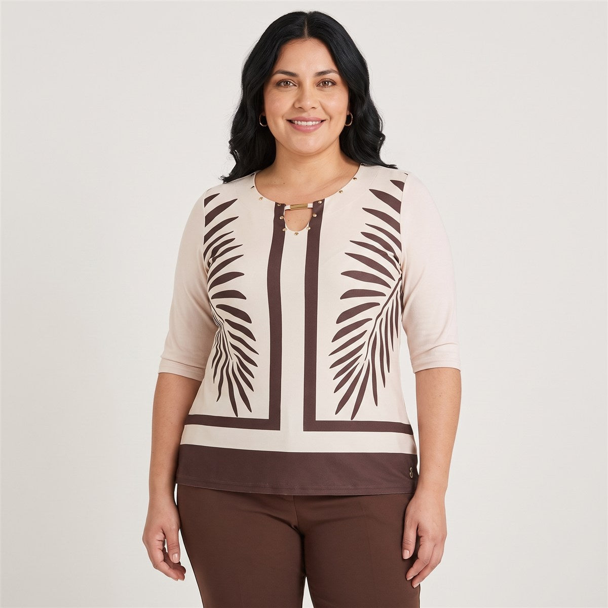 Polera Polyspandex Manga 3/4 Beige en modelo plus size