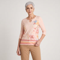 Polera Polyspandex Manga 3/4 Coral en modelo adulta
