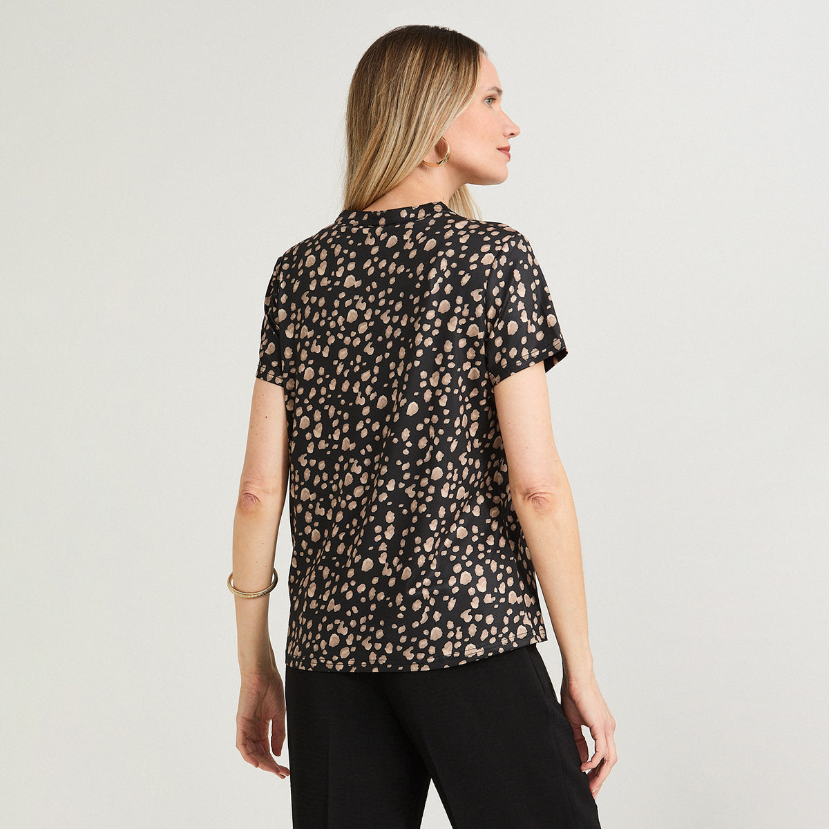 Polera Polyspandex Manga Corta Cuello Mao Estampada Negro