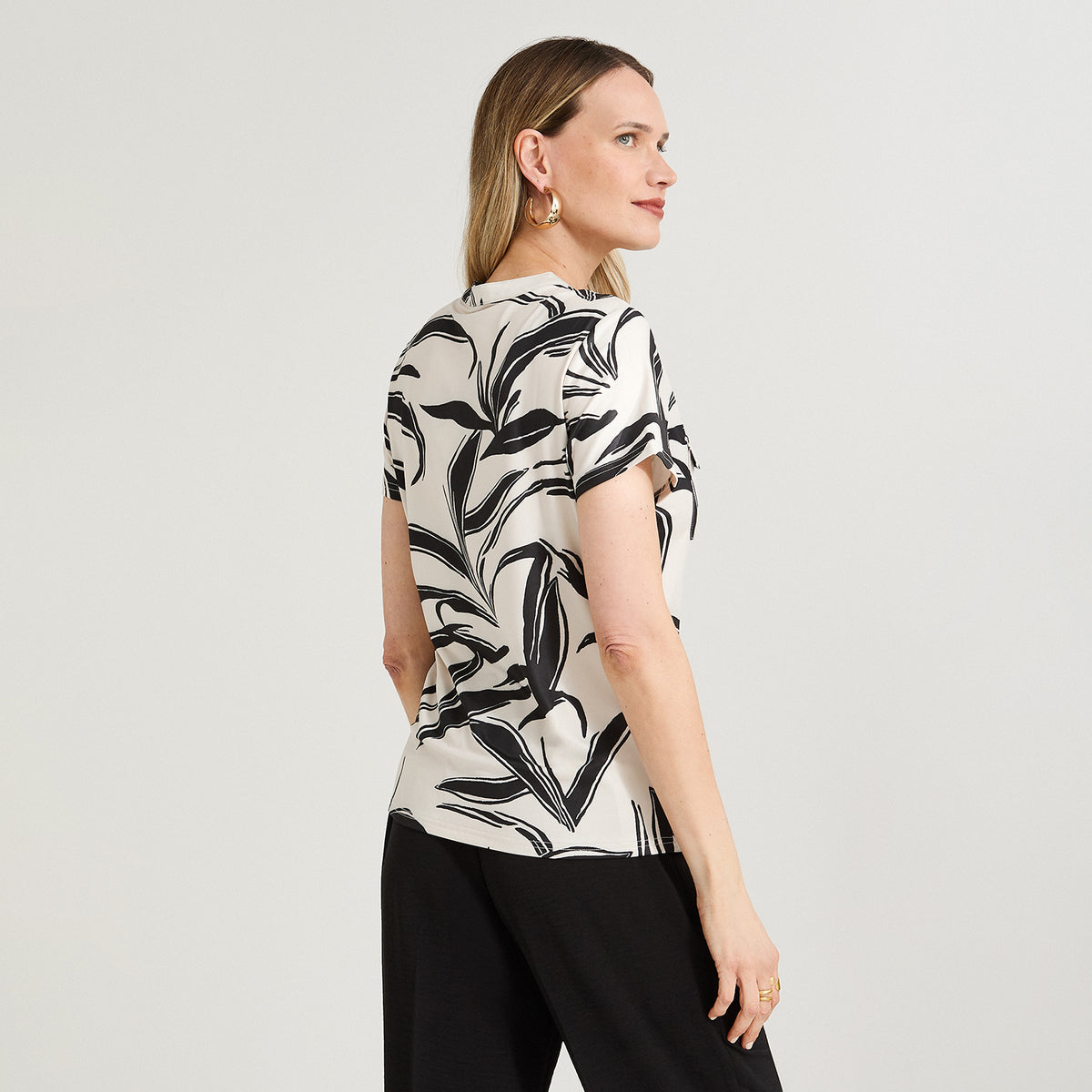 Polera Polyspandex Manga Corta Cuello Mao Estampada Beige
