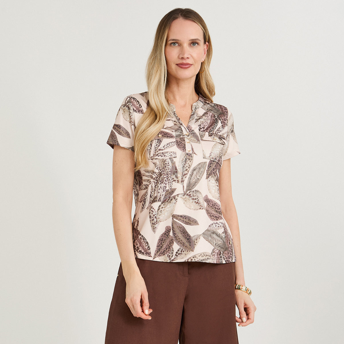 Polera Polyspandex Manga Corta Cuello Mao Estampada Taupe