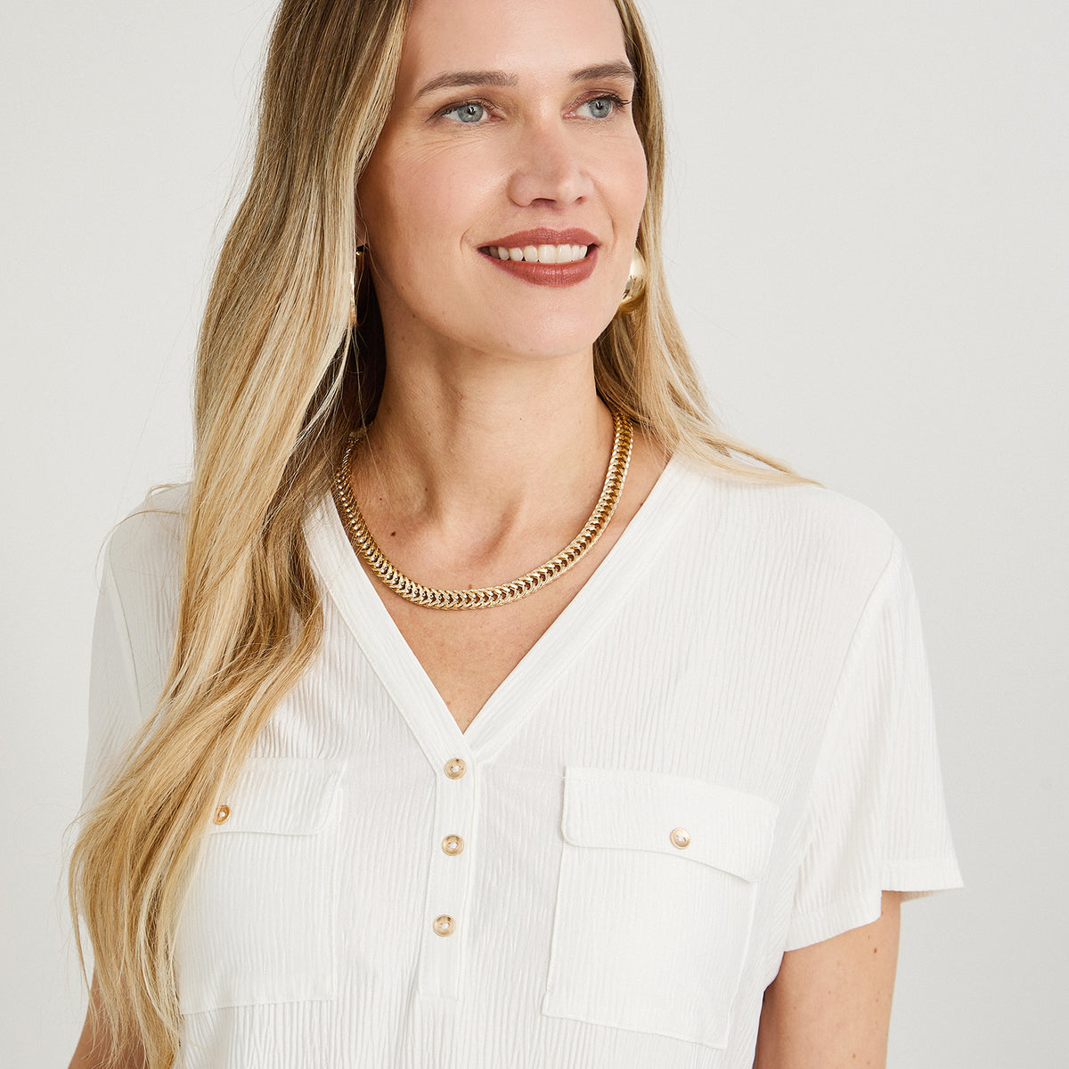 Polera Manga Corta Cuello Mao con Botones Lisa Crudo