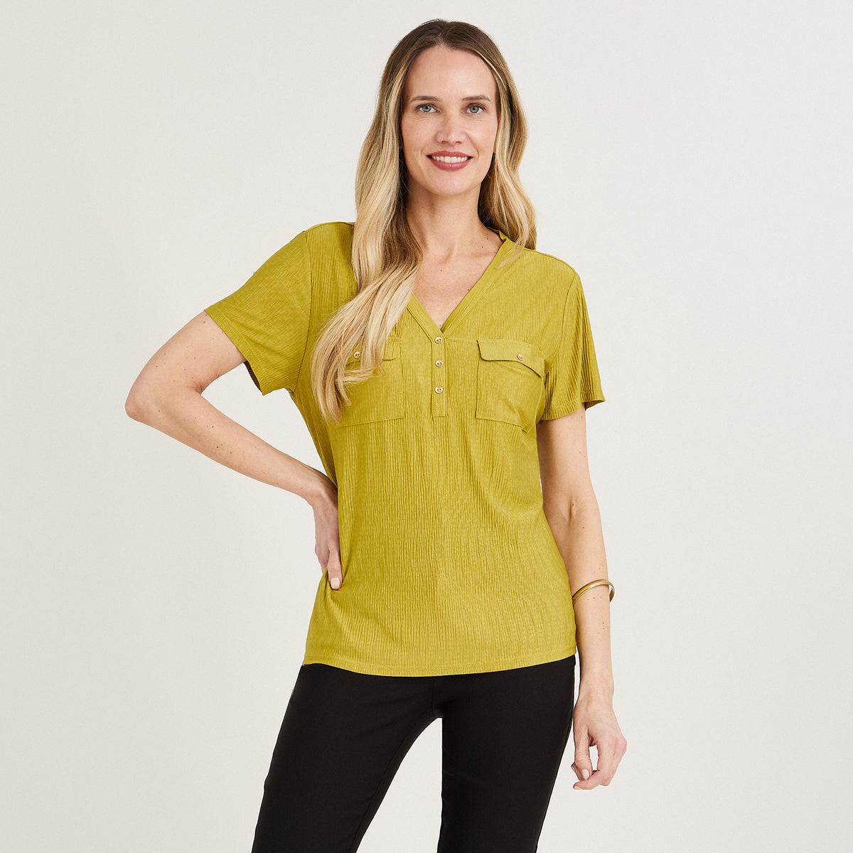 Polera Manga Corta Cuello Mao con Botones Lisa Verde