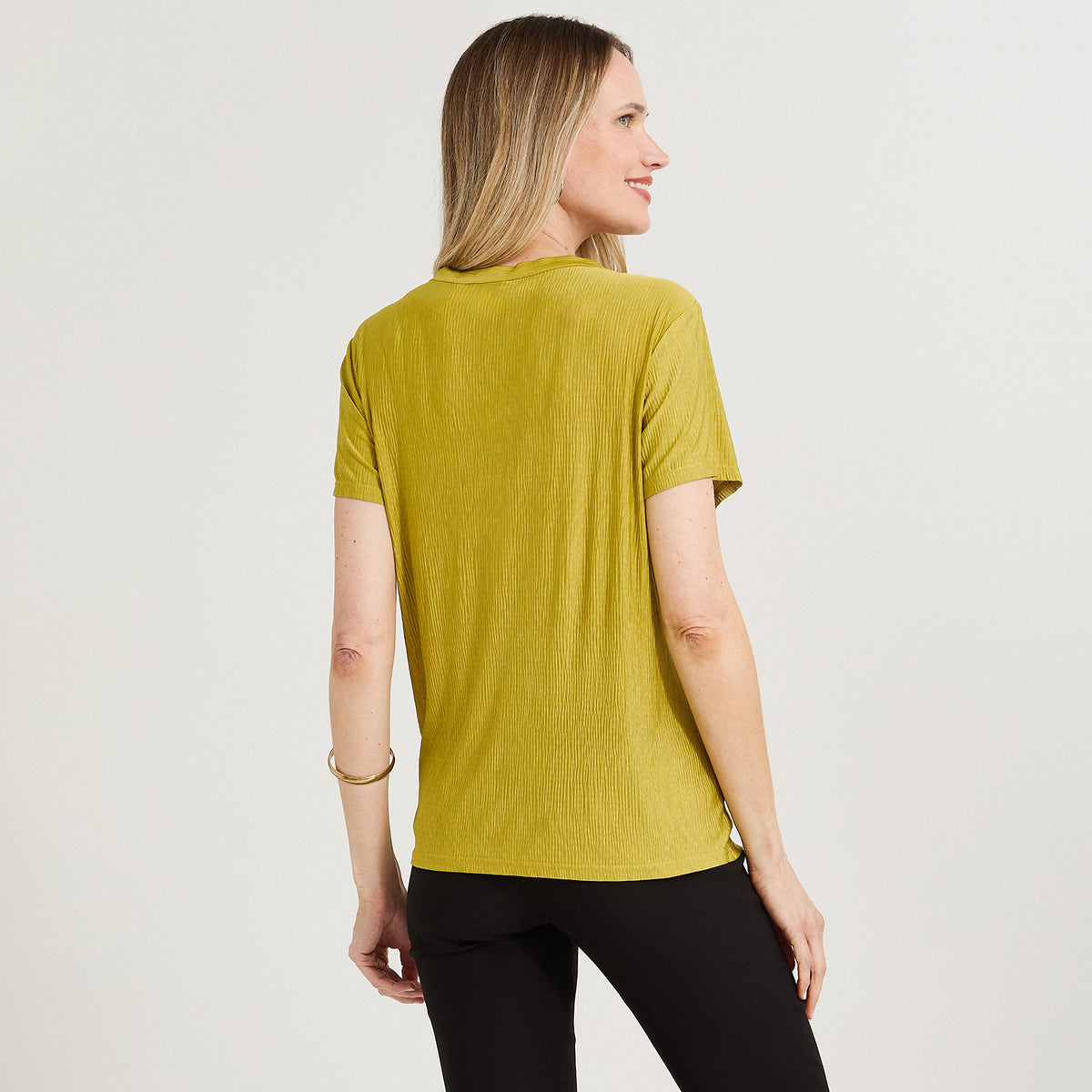 Polera Manga Corta Cuello Mao con Botones Lisa Verde