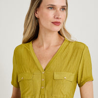 Polera Manga Corta Cuello Mao con Botones Lisa Verde