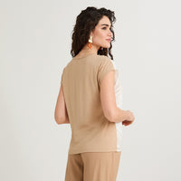 Polera Mix Fabric Estampado Localizado Frontal Beige