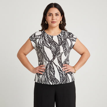 Polera Slab Estampada con Aplicación Crudo en modelo plus size