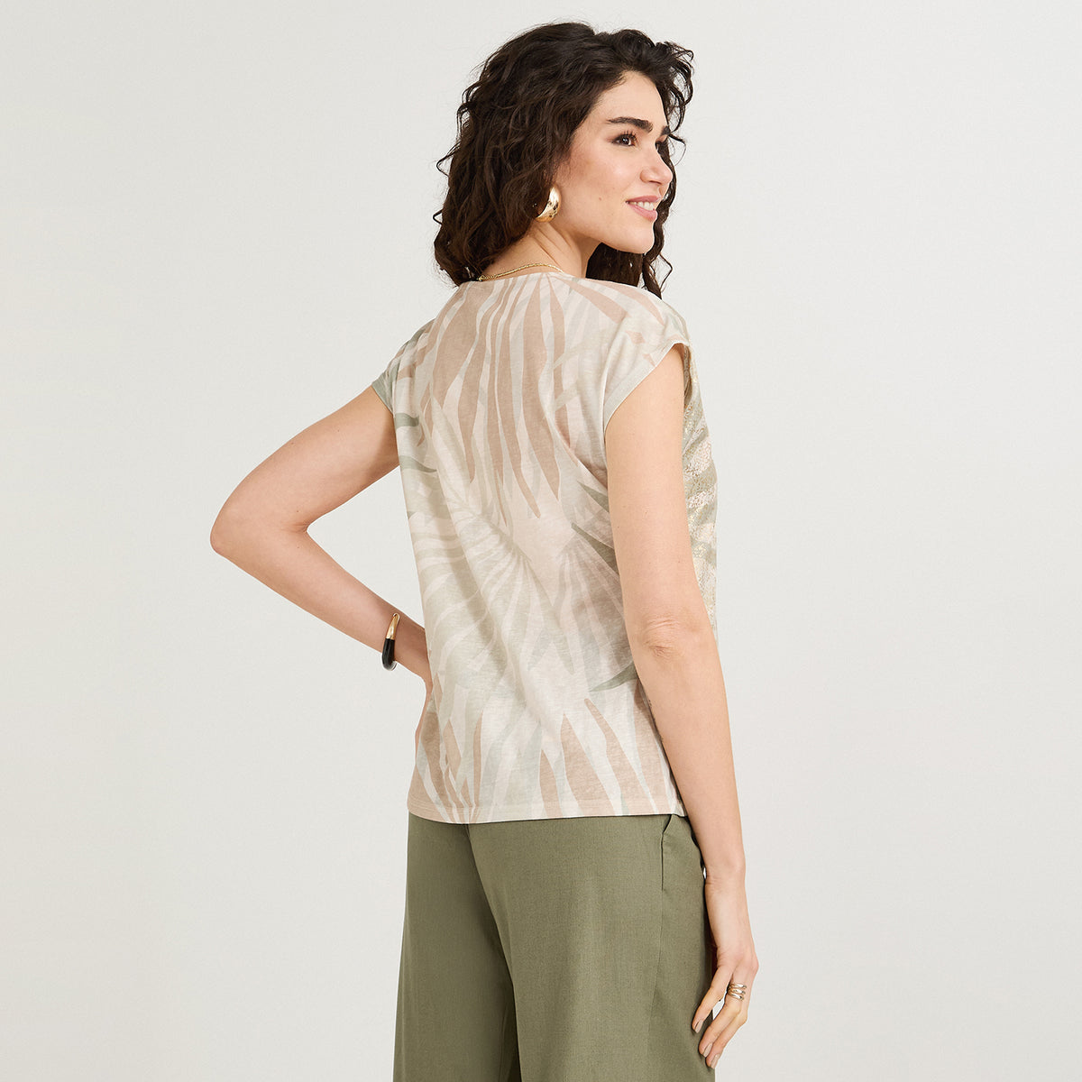 Polera Slab Estampada con Aplicación Beige