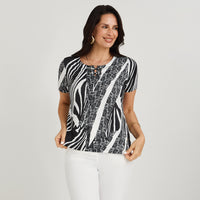 Polera Polyspandex con Aplicación en Escote Negro