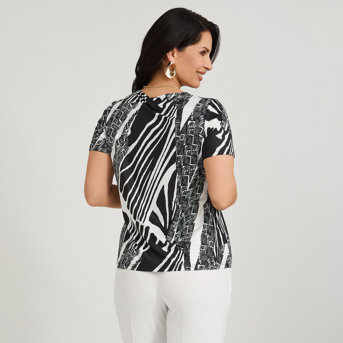 Polera Polyspandex con Aplicación en Escote Negro