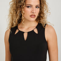 Polera sin Mangas con Cut Out en Escote Negro