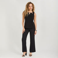 Polera sin Mangas con Cut Out en Escote Negro
