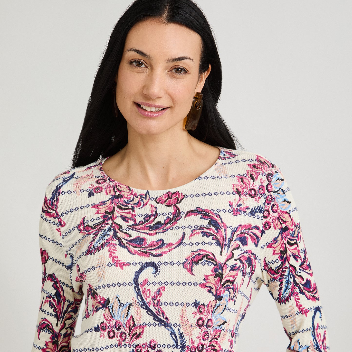 Polera Manga Larga Estampado Localizado Beige