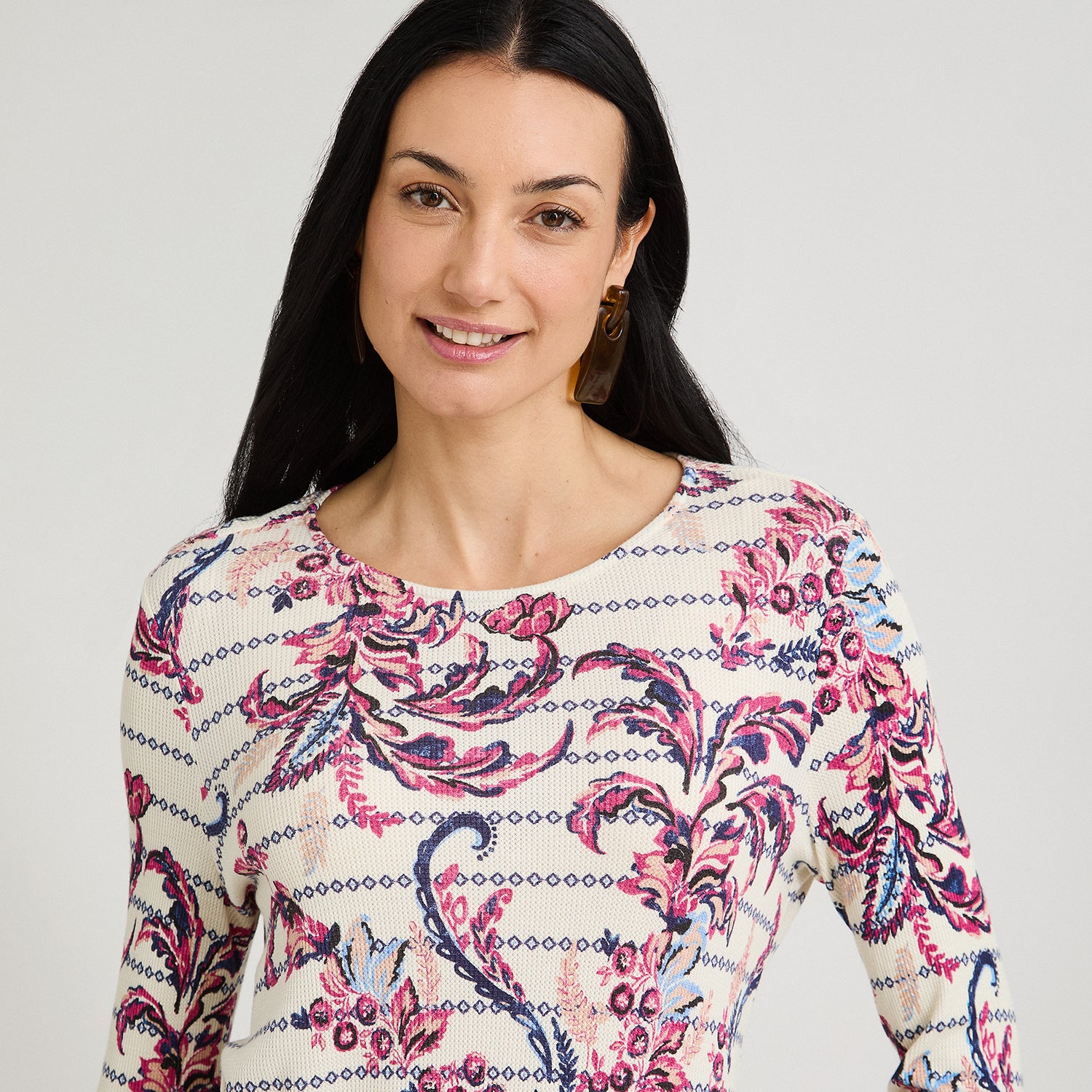 Polera Manga Larga Estampado Localizado Beige