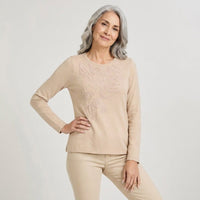 Polera Lanilla con Aplicación Bordada Beige en modelo adulta