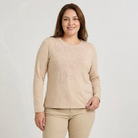 Polera Lanilla con Aplicación Bordada Beige en modelo plus size