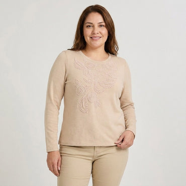 Polera Lanilla con Aplicación Bordada Beige en modelo plus size