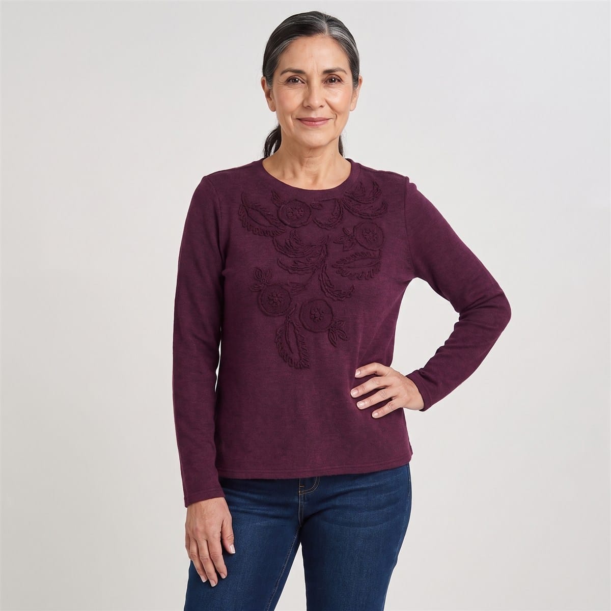 Polera Lanilla con Aplicación Bordada Morado en modelo adulta