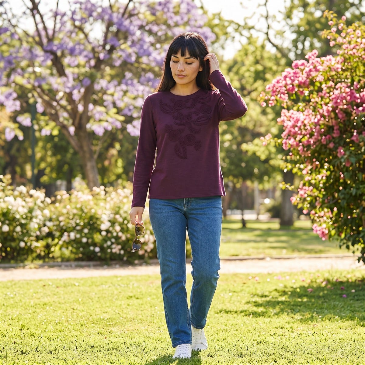 Polera Lanilla con Aplicación Bordada Morado lifestyle