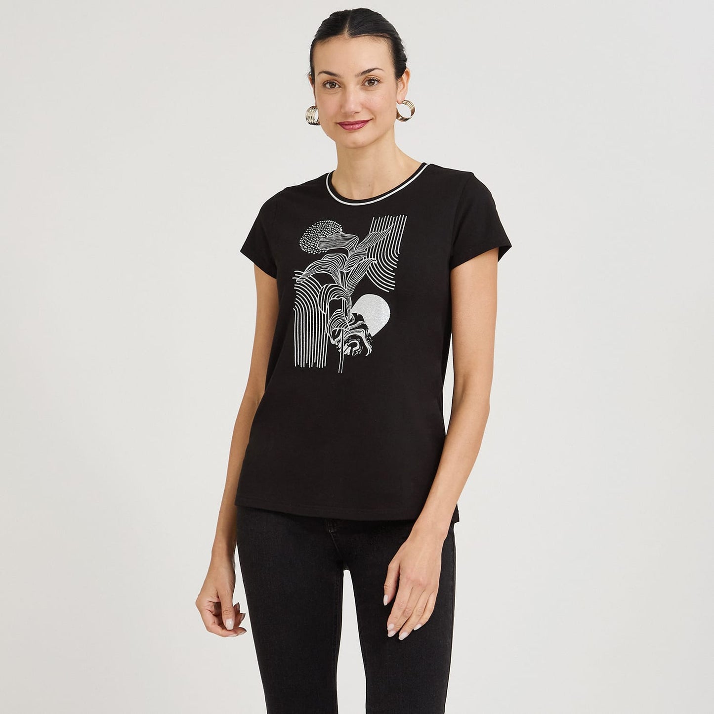 Polera Manga Corta con Estampado Localizado Negro