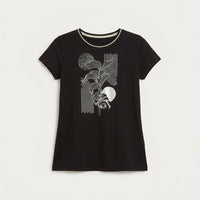 Polera Manga Corta con Estampado Localizado Negro en plano
